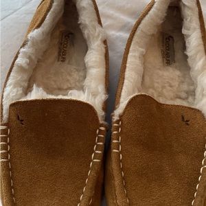 New Kookaburra by UGG Womans size 7 slippers